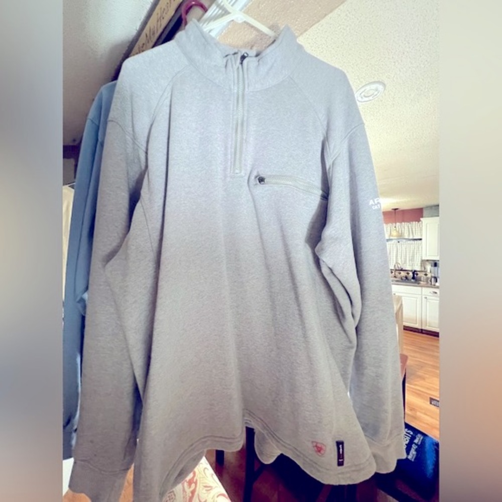 Ariat FR Gray 1/4 Zip top, cat 2. Size XL like new